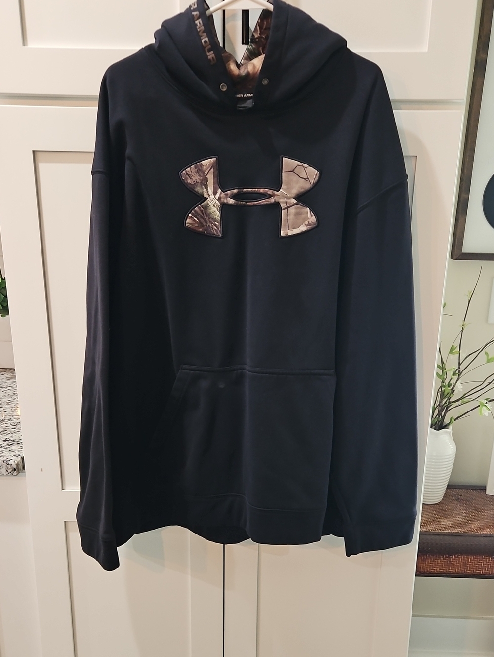 Under Armour Men’s Black Crewneck Sweatshirt with Camo Logo 3xl